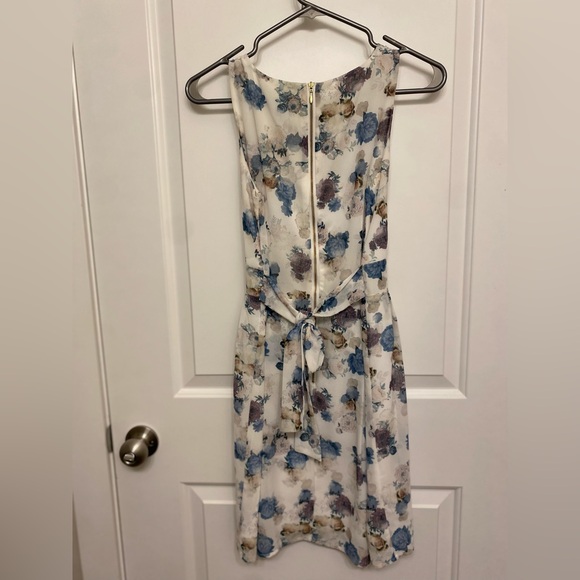 Beautiful White/Floral Twik Dress - Picture 3 of 3